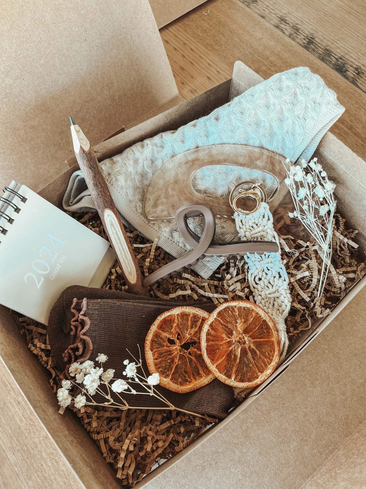 Gift Box By Graze Yourself                                 ~Mini Desk Calendar 2024~