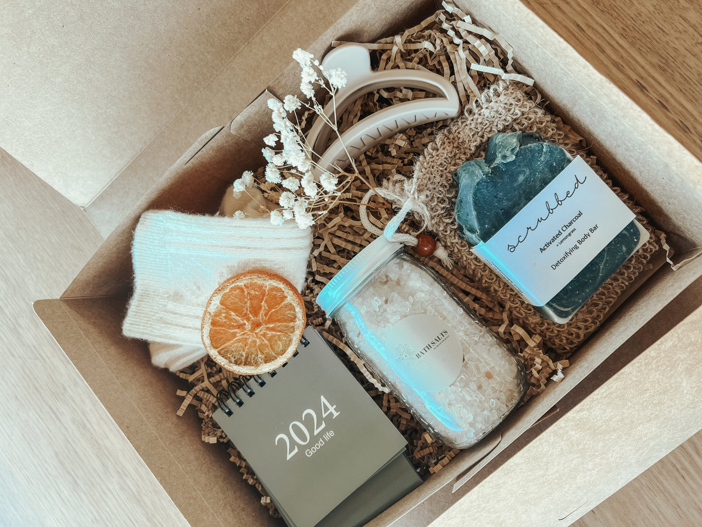Gift Box by Graze Yourself                              ~2024 Mini desk calendar~