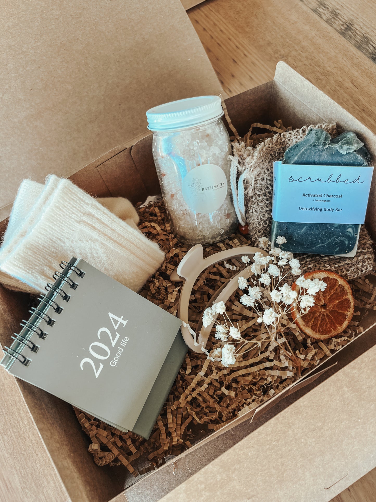 Gift Box by Graze Yourself                              ~2024 Mini desk calendar~